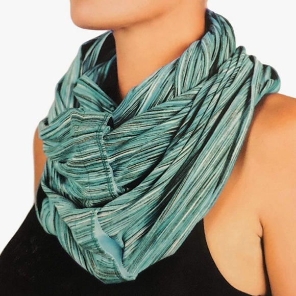 Champion Women's Lightweight Snap Scarf - Picture 8 of 10